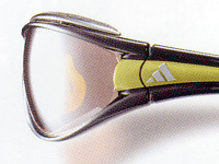 スポーツサングラス＆スポーツメガネ専門店では、ハイカーブレンズの度入れができます。